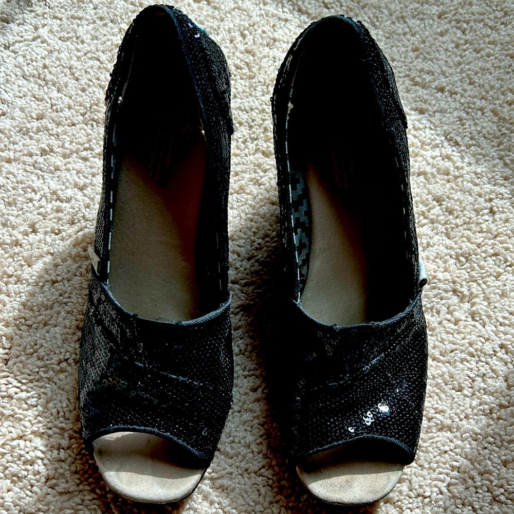 Sequin wedges
